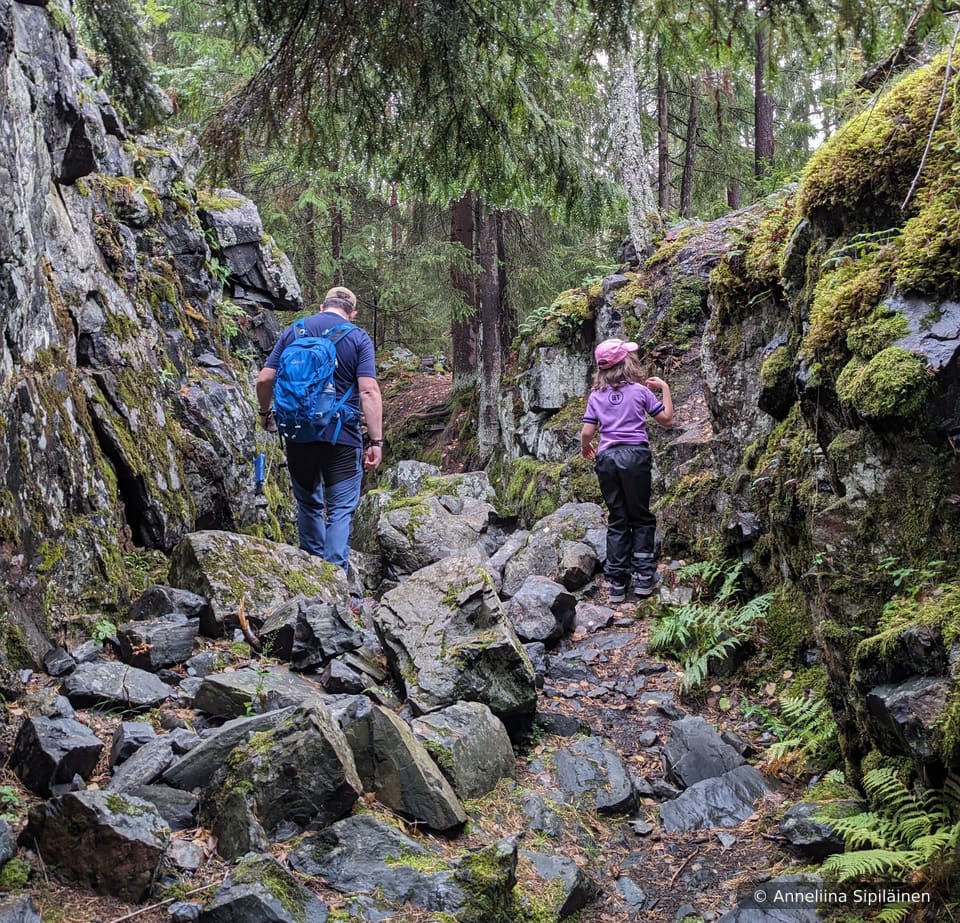 An example of a difficult part of a trail with rocks on the trail.
